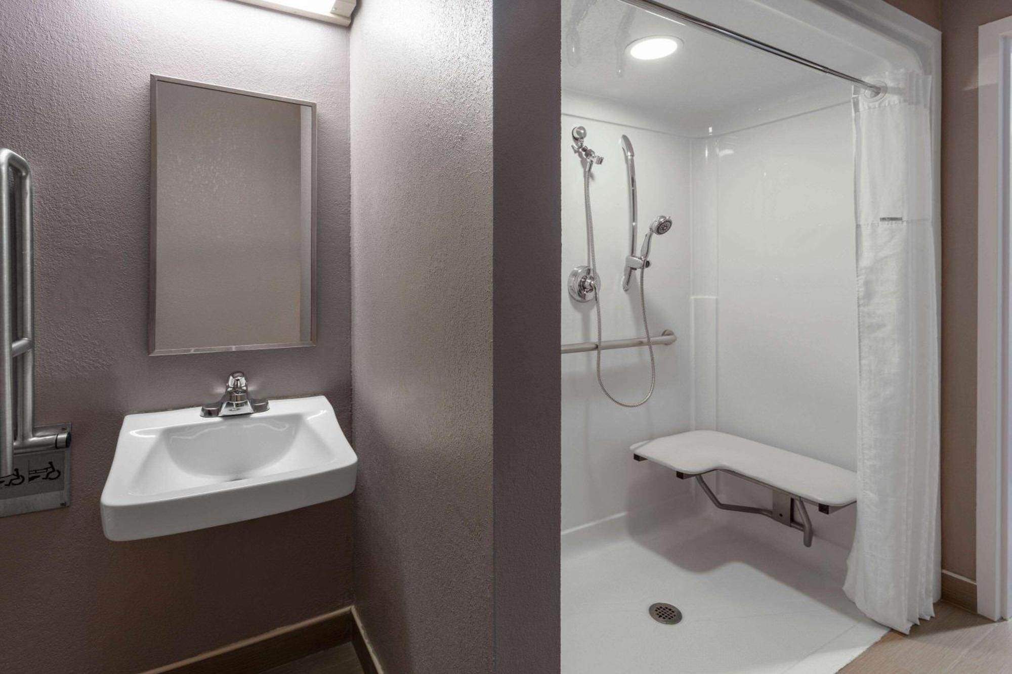 Microtel Inn & Suites By Wyndham Bethel/Danbury Ngoại thất bức ảnh