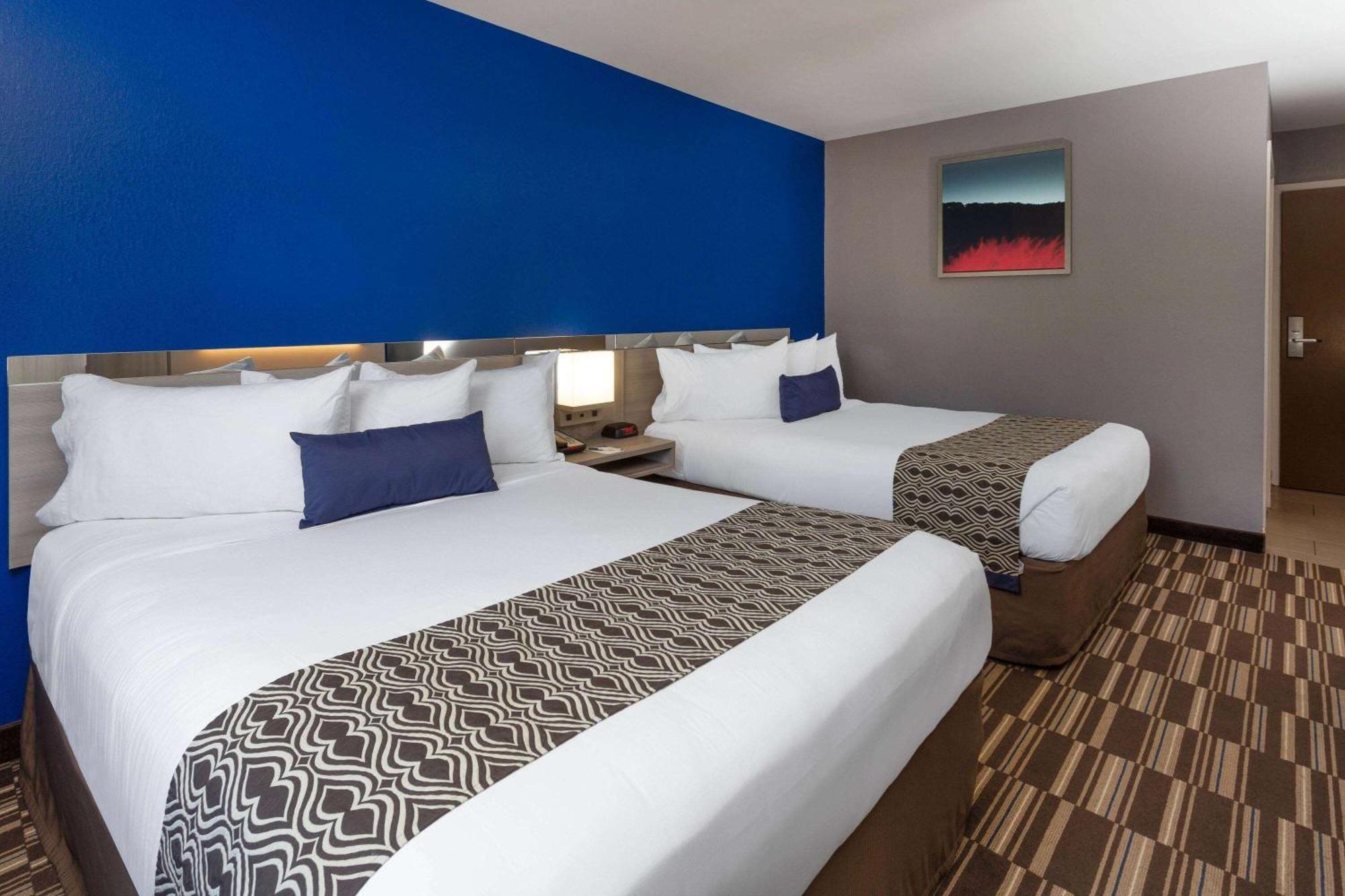 Microtel Inn & Suites By Wyndham Bethel/Danbury Ngoại thất bức ảnh