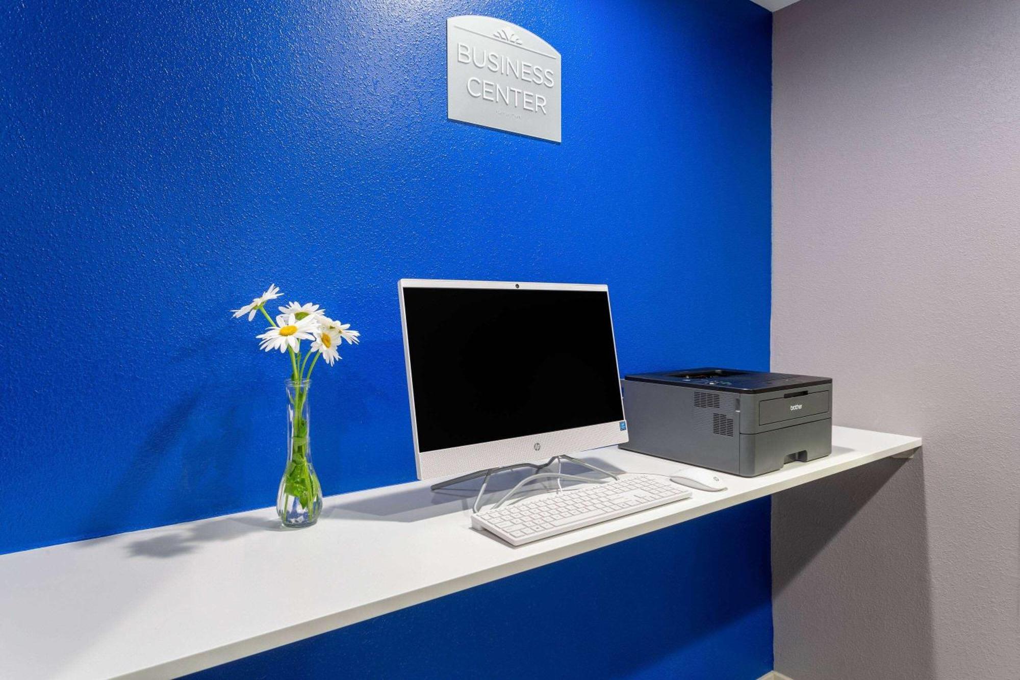 Microtel Inn & Suites By Wyndham Bethel/Danbury Ngoại thất bức ảnh