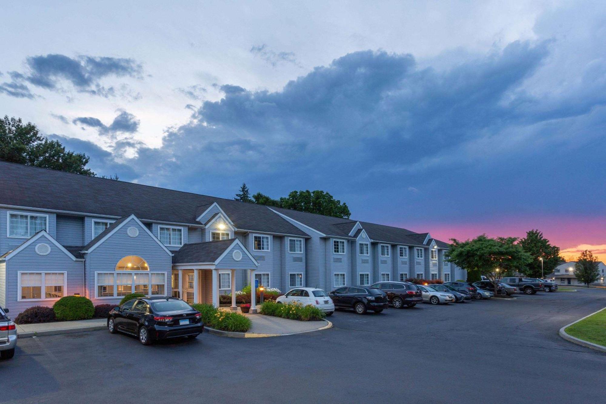 Microtel Inn & Suites By Wyndham Bethel/Danbury Ngoại thất bức ảnh