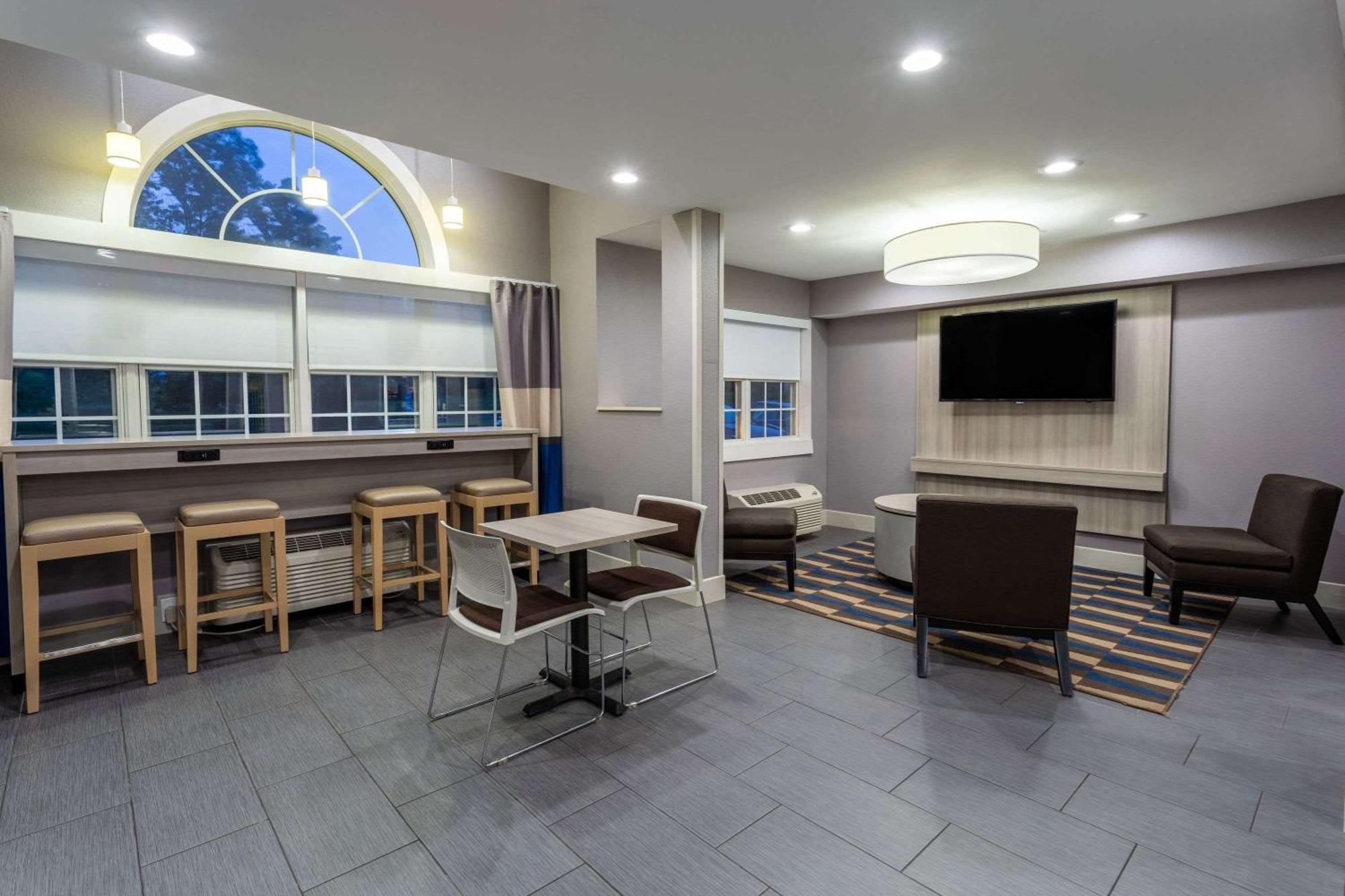 Microtel Inn & Suites By Wyndham Bethel/Danbury Ngoại thất bức ảnh
